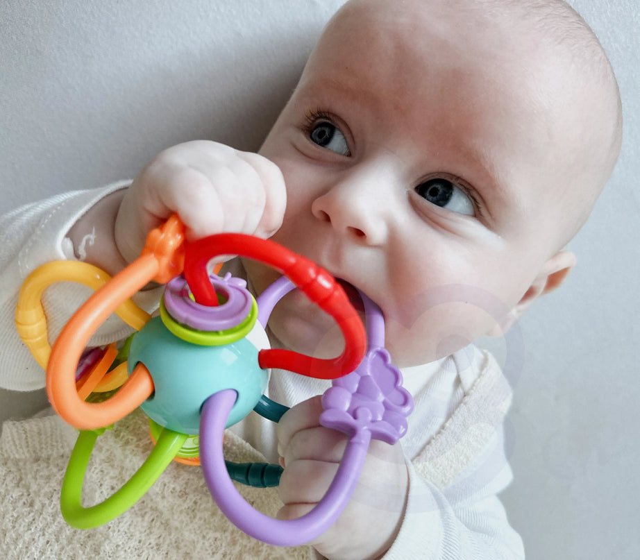 WOOPIE 2in1 sensorinis kramtukas–barškutis kūdikiams, 0+