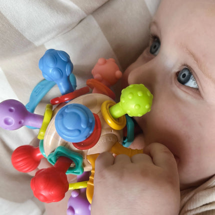 WOOPIE „Ball Rattle“ – kamuoliuko formos barškutis–kramtukas kūdikiams, 0+