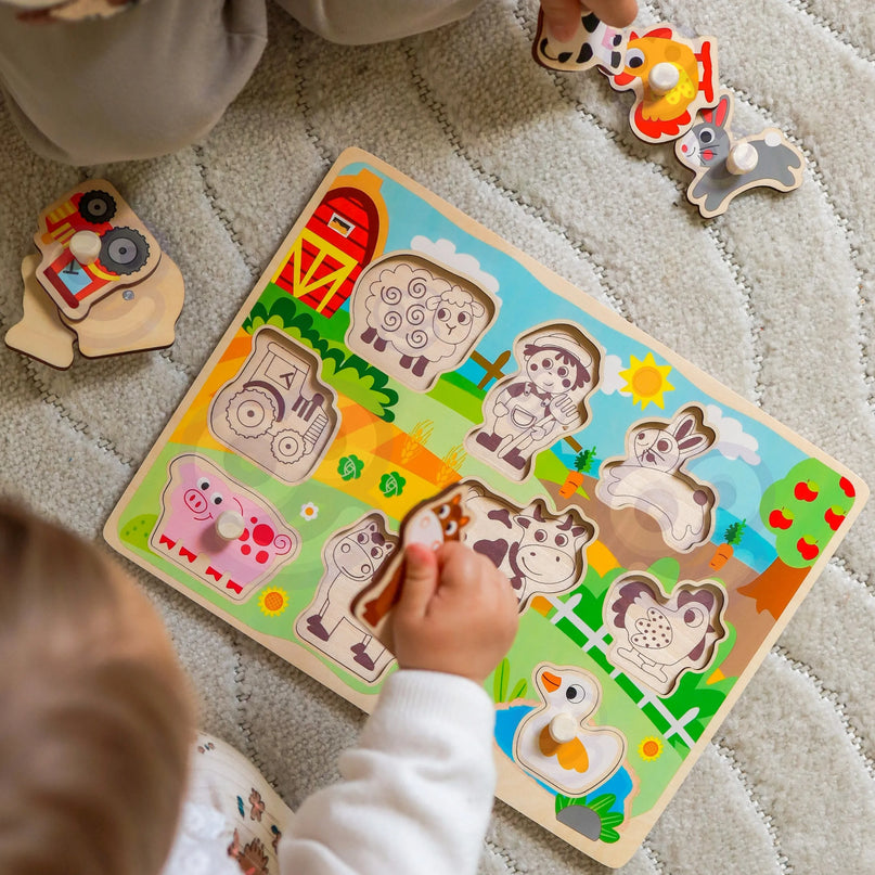 „WOOPIE GREEN“ medinė Montessori dėlionė – ferma su kaištukų (smeigtukų) derinimu.