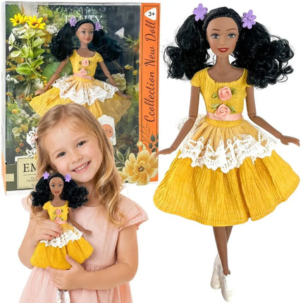 Woopie ROYAL lėlė Emi – 32 cm klasikinė mados dama su geltona suknele