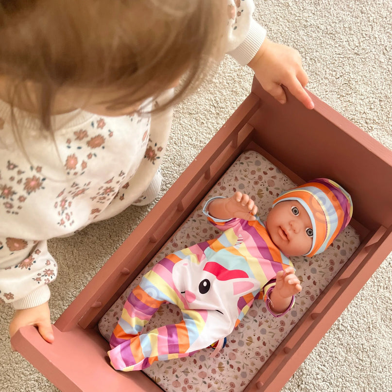 Woopie „Unicorn“ drabužių rinkinys lėlei – su bodžiuku, kepuryte ir pakaba (43–46 cm)