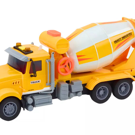 Geltonos spalvos betono maišyklės sunkvežimis
