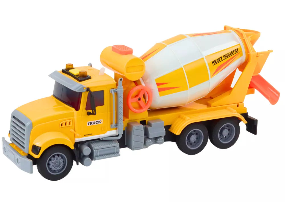 Geltonos spalvos betono maišyklės sunkvežimis
