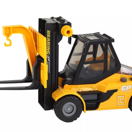 Geltonas šakinis krautuvas su kroviniu